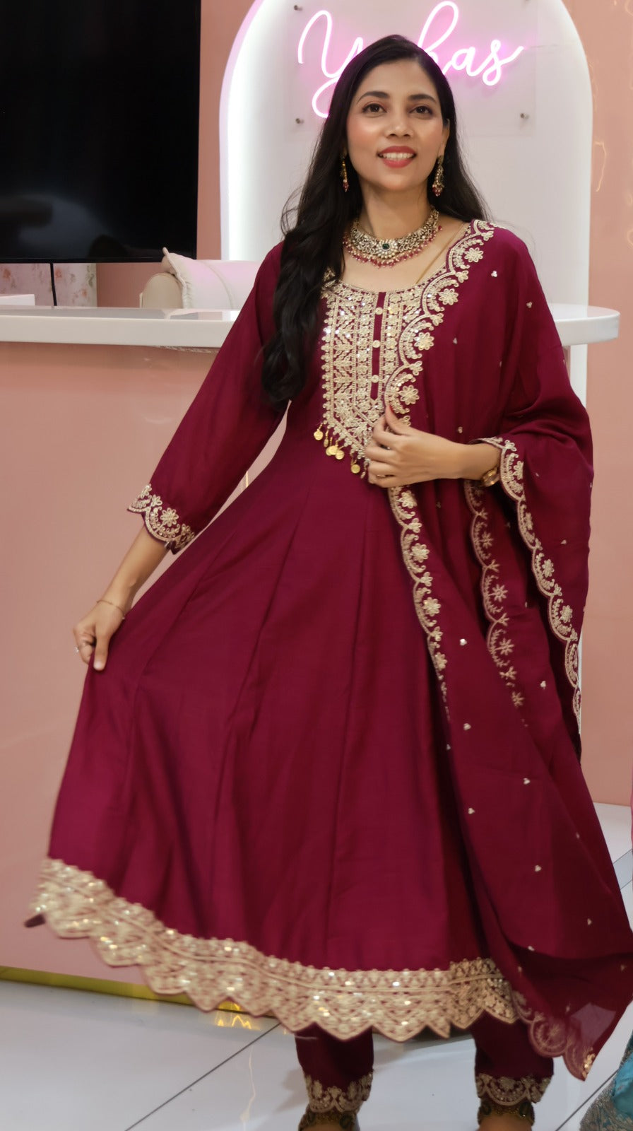 ஊதா நிற அனார்கலி விசித்திரா