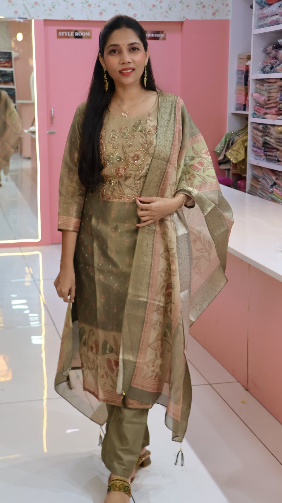 ஆலிவ் கிரீன் டிசைனர் சல்வார்