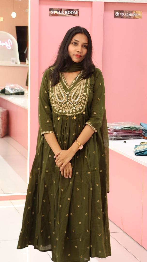 ஆலிவ் கிரீன் வேலை அனார்கலி