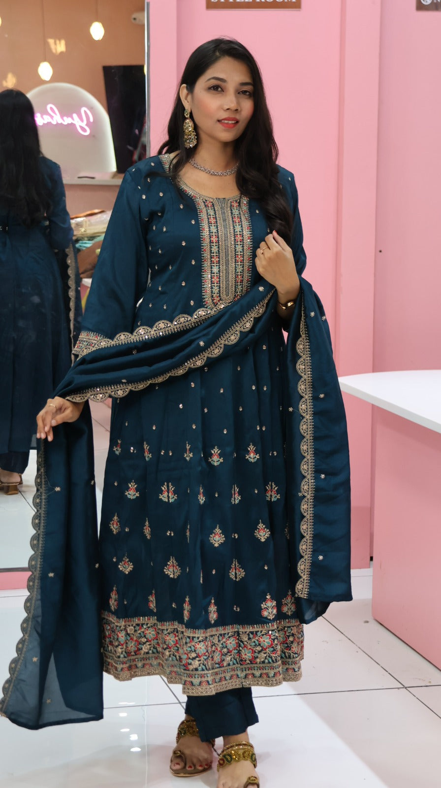 நீல பச்சை அனார்கலி