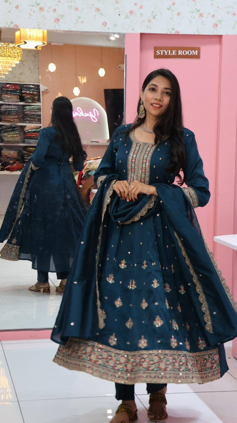 நீல பச்சை அனார்கலி