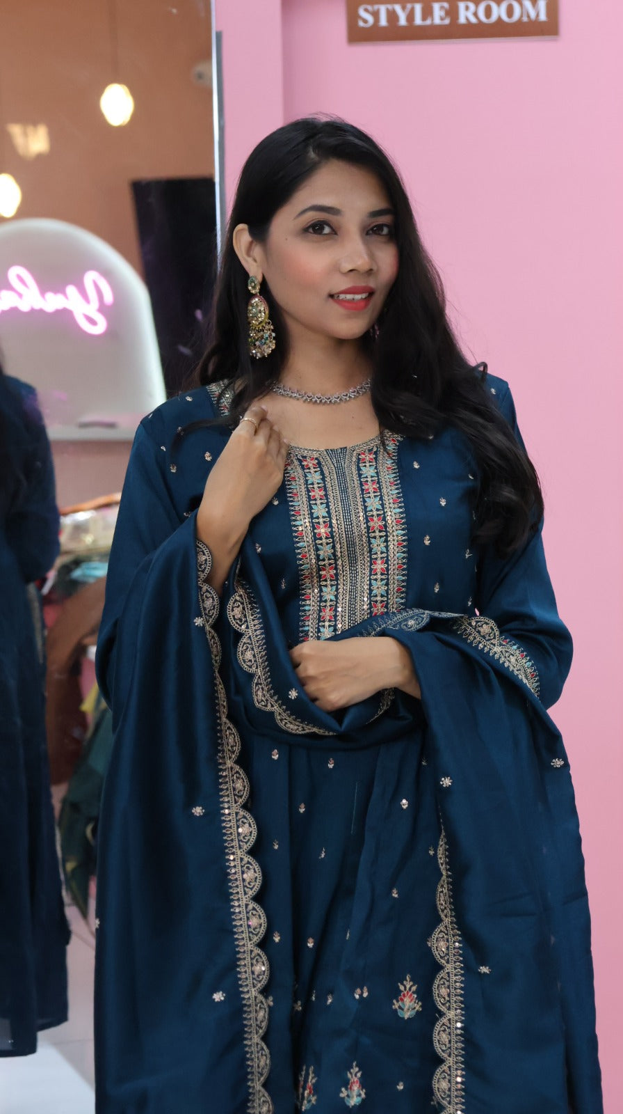 நீல பச்சை அனார்கலி