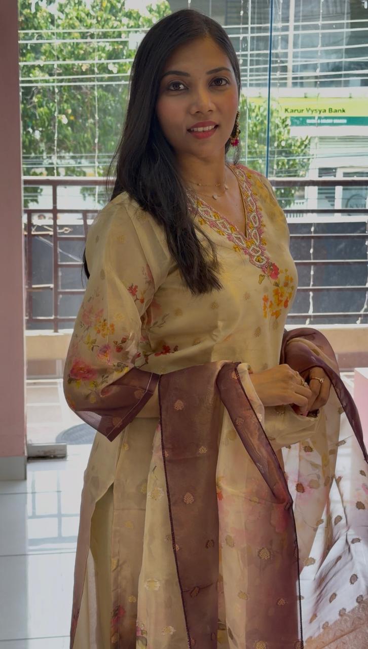வெள்ளை பழுப்பு நிற டை மற்றும் சாய பனாரசி சல்வார்