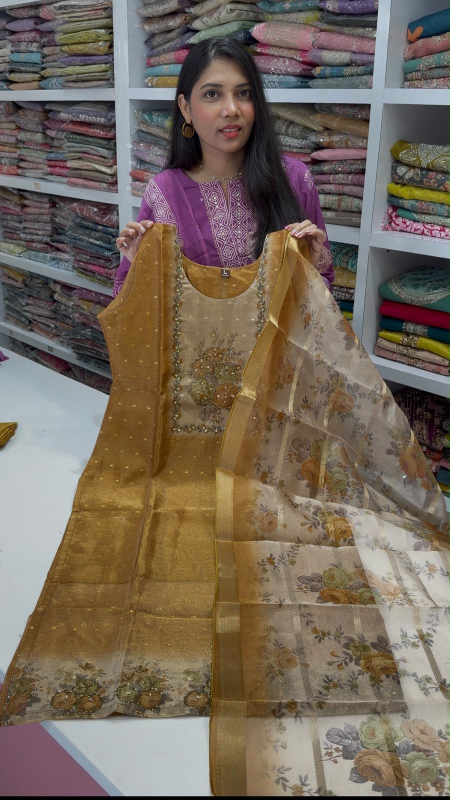 ऑरेंज शिमर बनाई सलवार