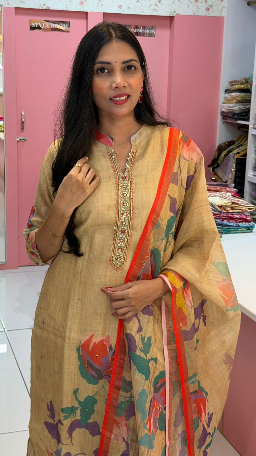 டஸ்ஸர் ஷ்மிமர் சல்வார்