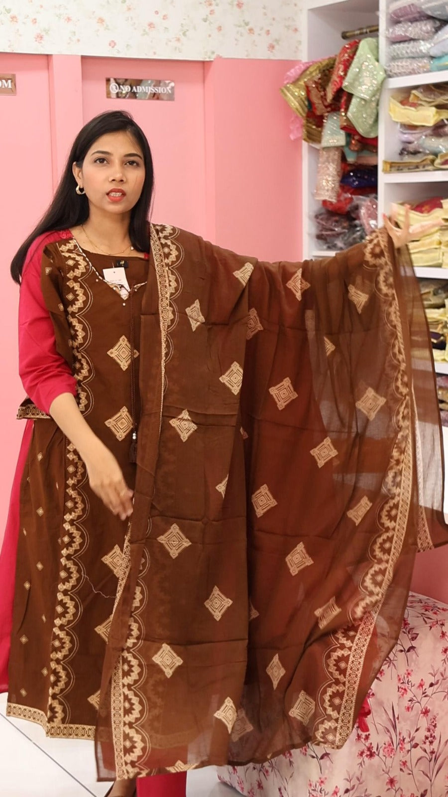भूरे रंग की सूती सलवार