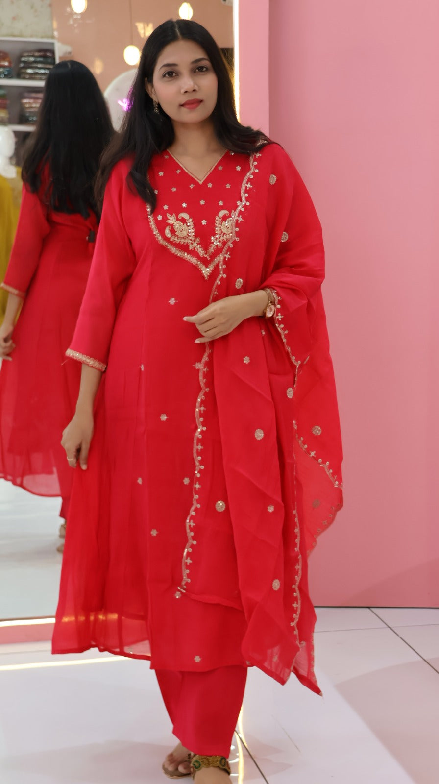 சிவப்பு முல்சந்தேரி அனார்கலி