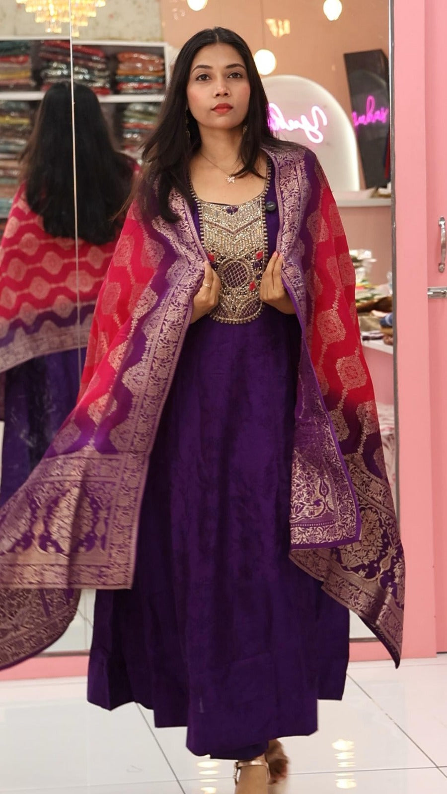 இளஞ்சிவப்பு நிற பளபளப்பான சல்வார்