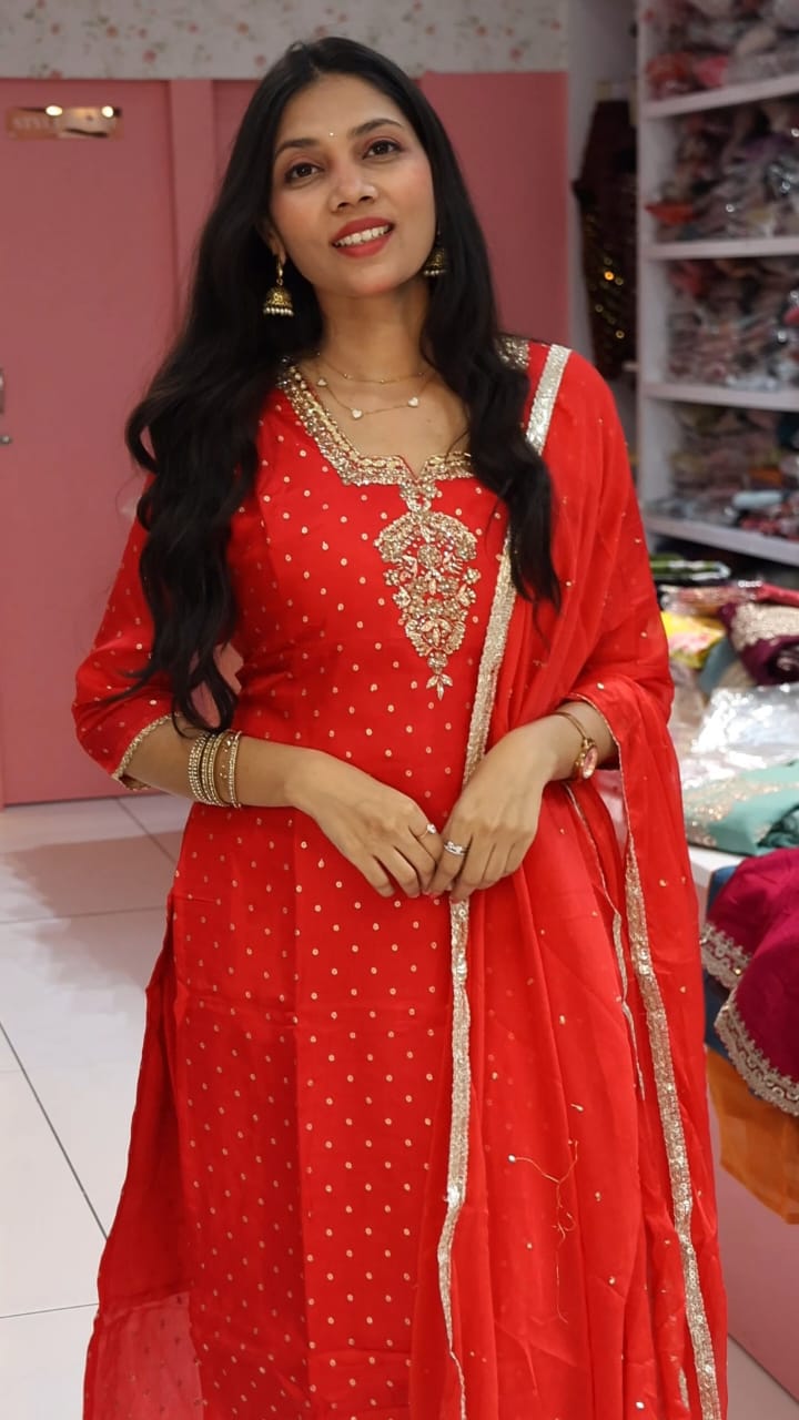 சிவப்பு கழுத்து வேலைப்பாடு பா சல்வார்