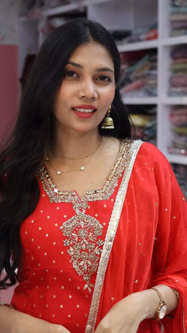 சிவப்பு கழுத்து வேலைப்பாடு பா சல்வார்