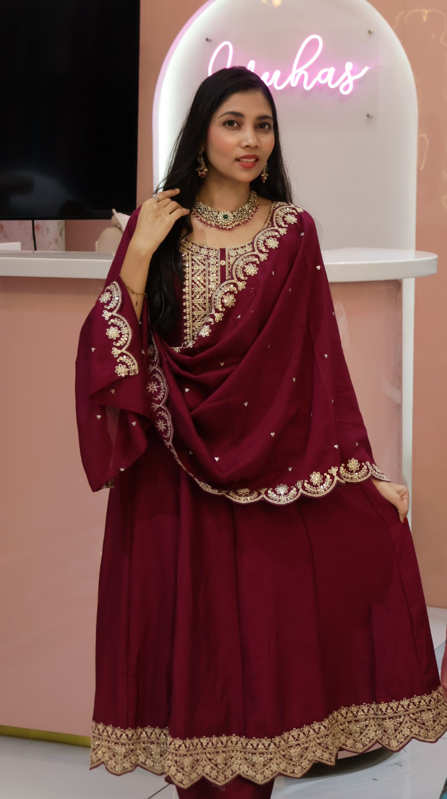 ஊதா நிற அனார்கலி விசித்திரா