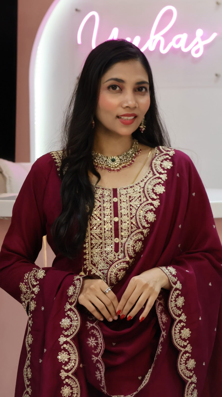 ஊதா நிற அனார்கலி விசித்திரா