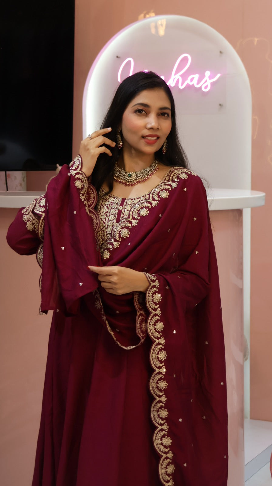 ஊதா நிற அனார்கலி விசித்திரா